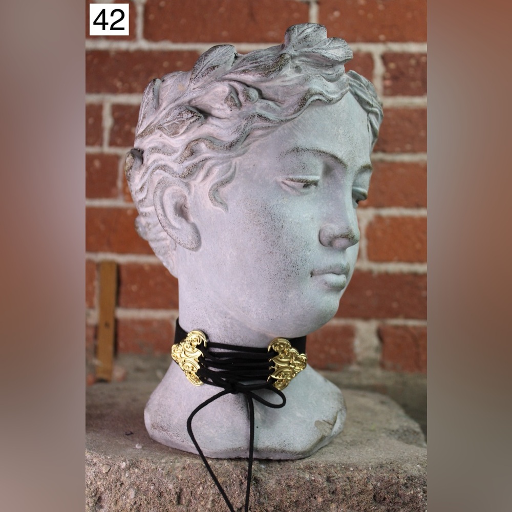 F. CHOKER Necklaces